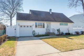 2170 Dogwood Ln, Westbury, NY 11590-6021