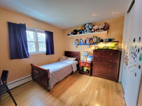 10 Lincoln Dr, Washingtonville NY  10992-1229 exterior