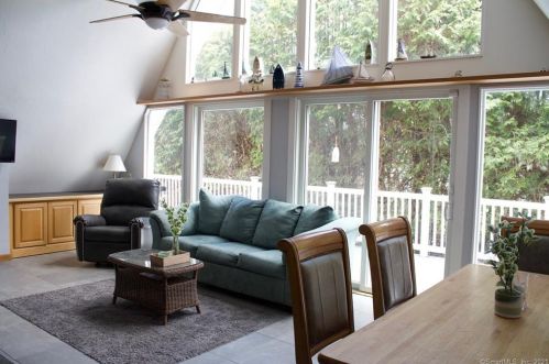 1 Clifton St, Lyme CT  06371-2024 exterior