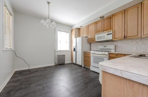 2340 Laconia Ave, Bronx NY  10469-1441 exterior