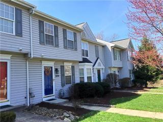 1424 Meadowbrook Dr, Canonsburg, PA 15317-5038