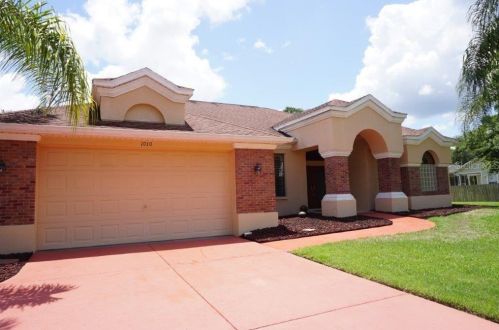 1030 Rowland Pickert Ln, Lutz, FL 33548-9405