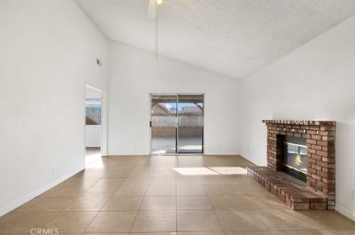 43817 Amy Ct, Lancaster CA  93535-4471 exterior