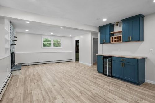 5 Baldwin Dr, Providence RI  02919-1512 exterior