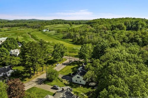 1 Barn Hill Rd, Bloomfield CT  06002-1218 exterior