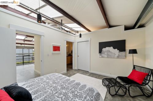 2858 Helen St, Oakland CA  94608-4028 exterior