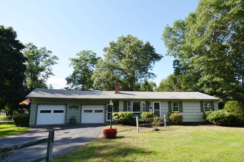 1 Woodknoll Dr, North Hampton, NH 03862-2141