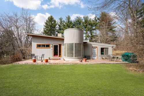 15 Relyea Ter, New Hamburg, NY 12590-5823