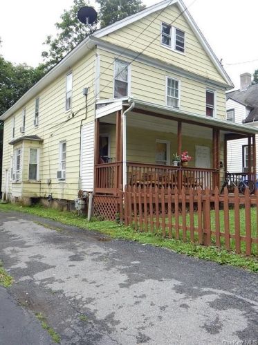 12 Fairview Ave, Middletown, NY 10940-6204