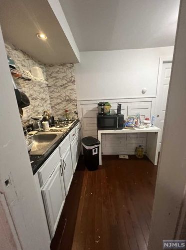 72 Front St, Paterson NJ  07522-1450 exterior