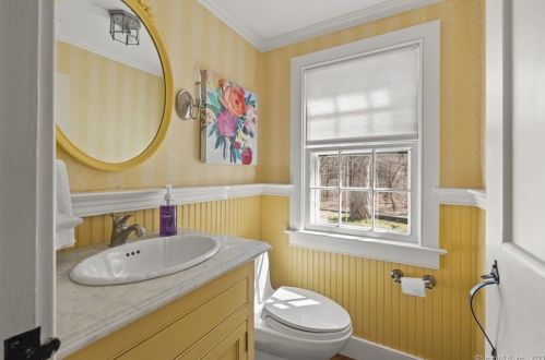 39 Cedar Ln, Ridgefield CT  06877-5301 exterior