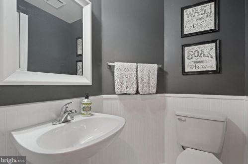 7360 Old Pohick Way, Lorton VA  22079-1564 exterior