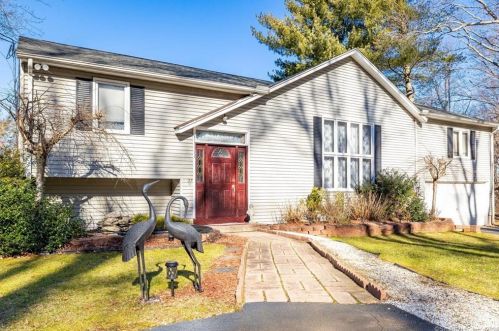 37 Overlook Dr, Wallingford, CT 06492-5409