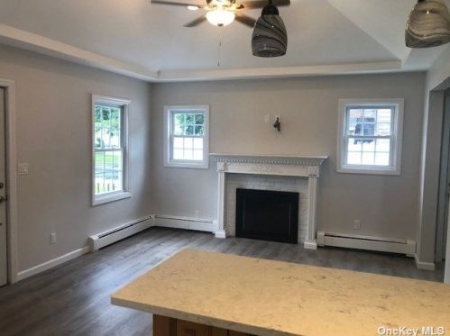 364 Vanderbilt Blvd, Oakdale NY  11769-2038 exterior