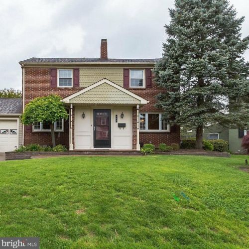 302 Crestwood Ave, Tavistock, NJ 08033-2918