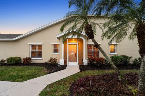 5684 Greenwood Cir, Naples, FL 34112-7115