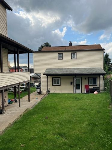 321 18th Ave, Whitaker, PA 15120-2574