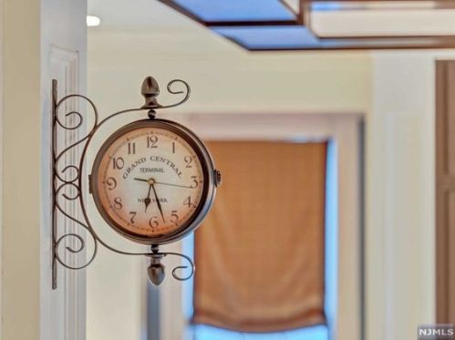 47 Hunters Run, Oakland NJ  07436-2346 exterior