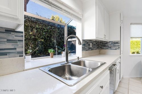 30113 Leticia Ct, Calabasas, CA 91301-4081
