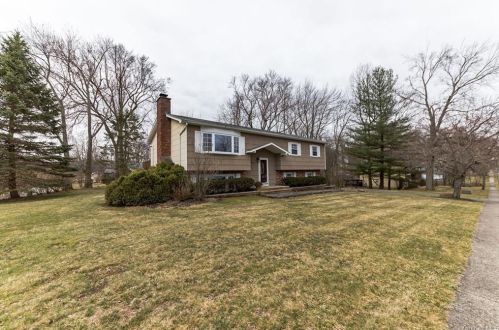 4 Pennsylvania Ave, Valley Cottage, NY 10989-2510