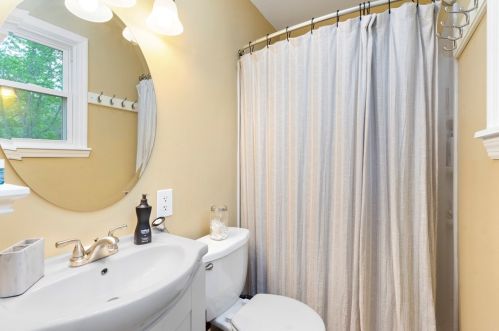 109 Redbud Dr, Beaver Falls PA  15010-1152 exterior