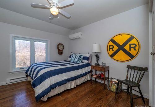 283 Mamanasco Rd, Ridgefield CT  06877-2425 exterior