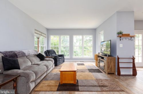 6465 Ashby Grove Loop, Haymarket VA  20169-3211 exterior