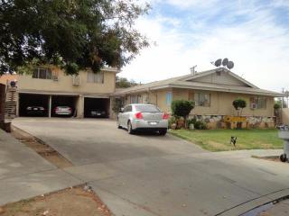 4824 Hedges Ave, Fresno, CA 93727-1860