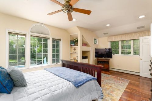 10 Osage Dr, Crotonville NY  10562-3815 exterior