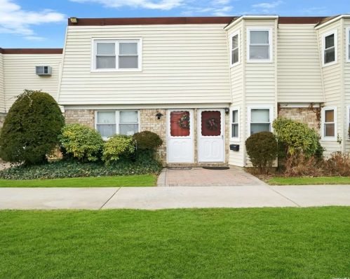 15 Harrison Ave, Amityville, NY 11701-2426