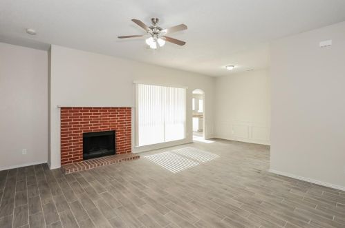 601 Creekview Dr, Burleson TX  76028-4433 exterior