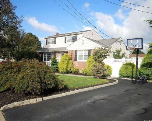 61 Martin Rd, Bethpage, NY 11714-5119