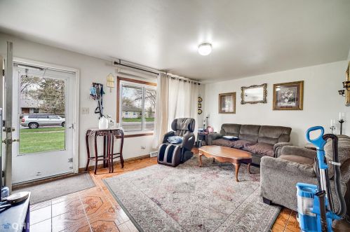 8035 Richard St, Hammond, IN 46322-1057