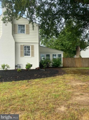 77 Lynnhaven Dr, Dover DE  19904-4303 exterior