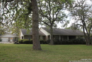 332 Bear Ridge Dr, Lavernia, TX 78121-9526