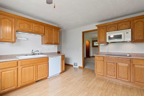 4211 97, Milwaukee WI 53228-2111 exterior