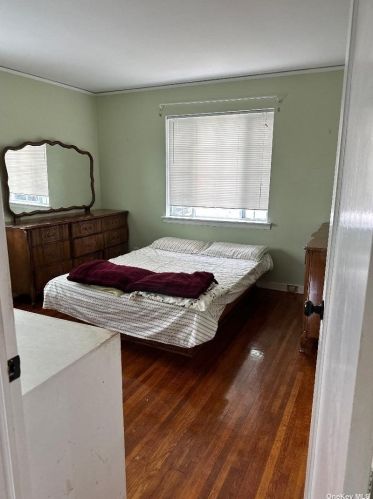 76-16 270th St, New Hyde Park NY  11040-1418 exterior