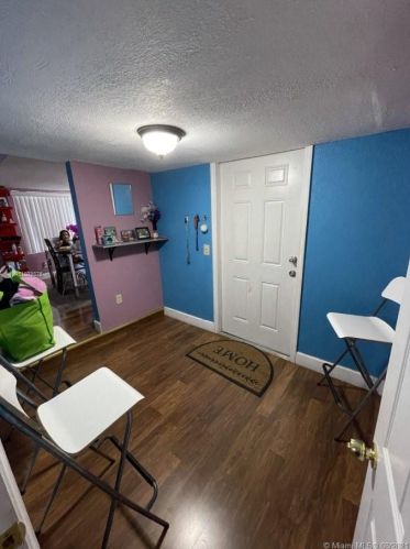 1401 29th St, Hialeah FL  33012-5551 exterior