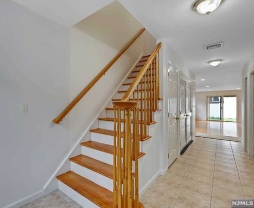 34 New Milford Ave, Dumont NJ  07628-2322 exterior