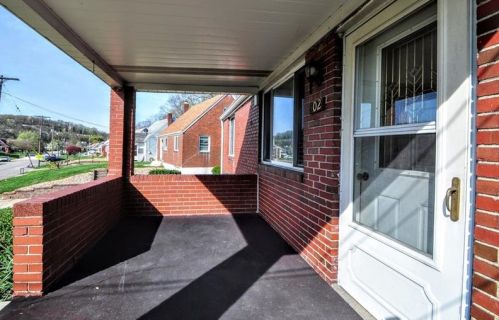 302 Sceneridge Rd, Mckeesport PA  15133-2222 exterior