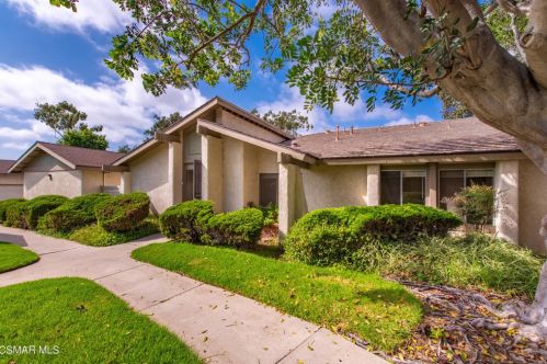 702 Holly Ave, Oxnard, CA 93036-1966