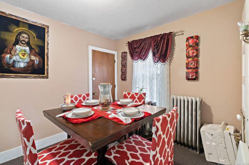 242 Clifton St, Wallingford CT  06492-4001 exterior