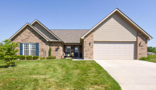 1136 Cherbourg Dr, Maryville, TN 37801-9339