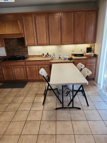 1549 Maple Valley St, Manteca CA 95336-5127 exterior