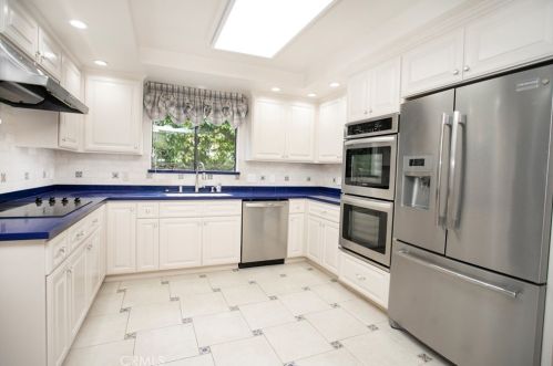 410 Sierra Madre Blvd, Sierra Madre, CA 91024-2341