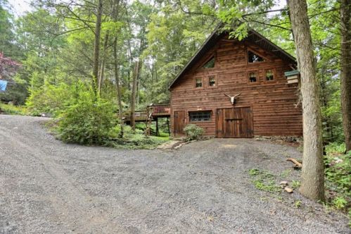 35 Sunlight St, Shraders, PA 17084-9181