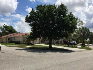 17347 22nd Ct, Hollywood, FL 33029-5544