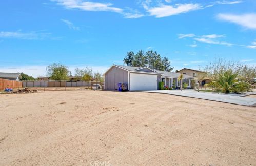 15733 Topango Rd, Victorville CA  92394-1372 exterior