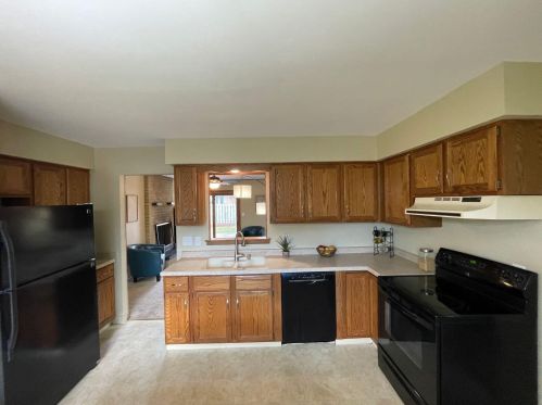 5369 22nd Pl, Milwaukee, WI 53221-3849