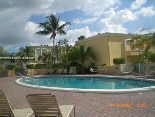 18015 68th Ave, Hialeah, FL 33015-3924